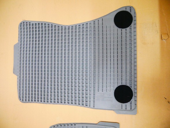 BMW OE BMW E70 E71 DYWANIKI PRZEDNIE ZESTAW KOMPLET DYWANIKÓW GUMOWE 51470416695 0416695 BMW E70 E71 КОВРИКИ ПЕРЕДНІ КОМПЛЕКТ ГУМОВИХ КОВРИКІВ 51470416695