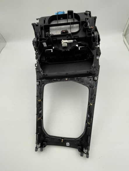 BMW OE KKDA BMW G14 G15 G16 LISTWA DEKOR TUNELU ŚRODKOWEGO 7882874 BMW G14 G15 G16 ДЕКОРАТИВНА НАКЛАДКА ЦЕНТРАЛЬНОГО ТУНЕЛЮ 7882874