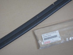 A53395-02070 TOYOTA OE 53395-02070 ПРОКЛАДКА БАМПЕРА ПЕРЕДНЯ AURIS 07-