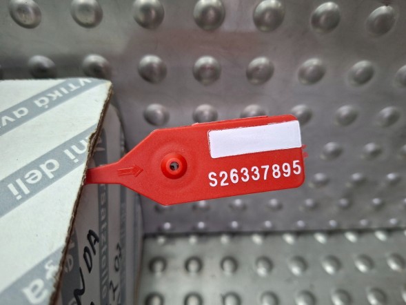 Fiat OE S26337895 ХРОМОВАНА НАКЛАДКА КЛАПАНА 0735516207 FIAT 500 2007-