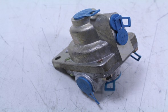 Mercedes-Benz OE A0004318613 MERCEDES КЛАПАН РЕГУЛЮВАННЯ ГАЛЬМІВНОГО ЗУСИЛЛЯ WABCO MERCEDES A0004318613