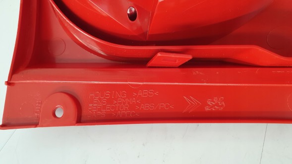 Peugeot OE 81551-0H040 ЛІХТАР ЗАДНІЙ ПРАВИЙ PEUGEOT 107 НОВИЙ ОРИГ