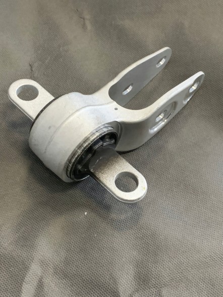 Tesla Лапа двигуна Tesla SX CANDY 1055366-00-H NEW