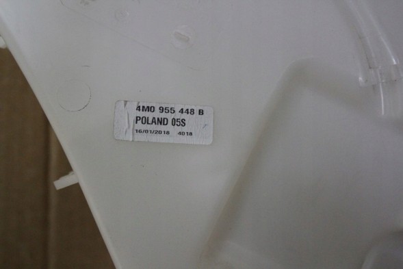 Volkswagen OE 4M0955448B Збірник омивачів vw touareg iii 4м0955448b