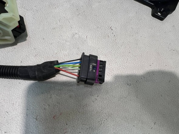 Volvo OE 32264391 pmi150921 РОЗ'ЄМ ДЛЯ ЗАРЯДНОГО КАБЕЛЮ VOLVO XC40 PLUG IN HYBRID 32264391