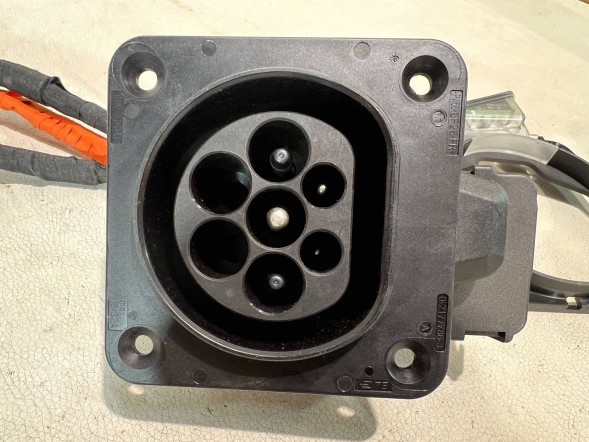 Volvo OE 32264391 pmi150921 РОЗ'ЄМ ДЛЯ ЗАРЯДНОГО КАБЕЛЮ VOLVO XC40 PLUG IN HYBRID 32264391