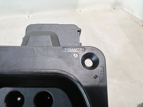 Volvo OE 32264391 pmi150921 РОЗ'ЄМ ДЛЯ ЗАРЯДНОГО КАБЕЛЮ VOLVO XC40 PLUG IN HYBRID 32264391