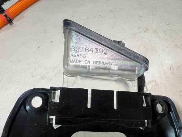 Volvo OE 32264391 pmi150921 РОЗ'ЄМ ДЛЯ ЗАРЯДНОГО КАБЕЛЮ VOLVO XC40 PLUG IN HYBRID 32264391
