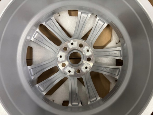 BMW OE 36116863114 6863114 ( INTRAD ) Легкосплавний диск Reflexsilber (8,5Jx19 ET:25) BMW 6 G32 GT G32 G