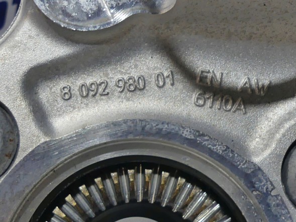 BMW OE 8092980 9503998 8073924 BMW M8 F91 F92 КУЛАК ЗАДНЯ ПРАВА 8092980 9503998