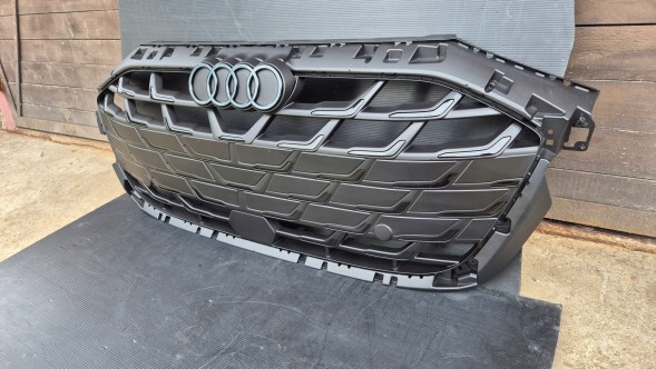 Audi OE GRILL AUDI A3 8Y LIFT 2024- S-LINE BLACK MAT ZNACZEK Камера радіатора ГРИЛЬ Audi A3 8Y LIFT 24- S-LINE OE 8Y0853651AF BLACK