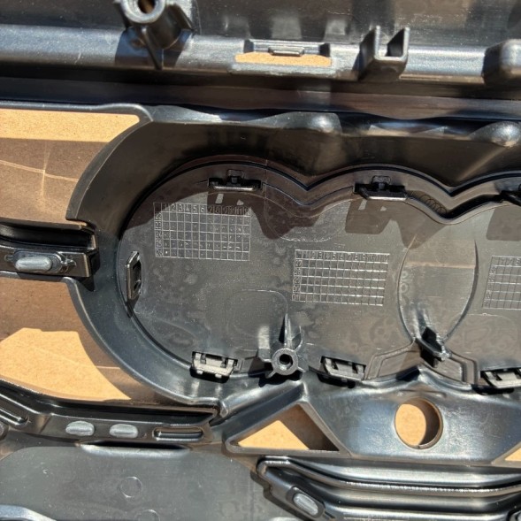 Audi OE P-AZ-02-51-OT / 2 AUKCJA РЕШІТКА ПЕРЕДНЬОГО БАМПЕРА AUDI S5 B10 24р- НОВА ОРИГІНАЛ OE NEW