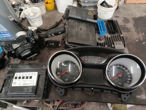 Original OPEL INSIGNIA B II LIFT 2.0 174 К.С. БЛОК УПРАВЛІННЯ ДВИГУНОМ КОМПЛЕКТ 55515947 EU