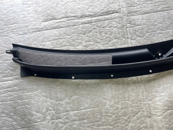 Jeep OE JCI 2434362 JCI2434362 JCI-2434362 5069959 68102557 listwa ozdobna drzwi szyby szyba uszczelka przód przednia przedniej przedniego przodu podszybia ОРИГІНАЛЬНІ ПІДШИПНИКИ КРИШКИ ПЕРЕДНЬОГО ДЖИПА CHEROKEE 2014- ПЕРЕДНІ