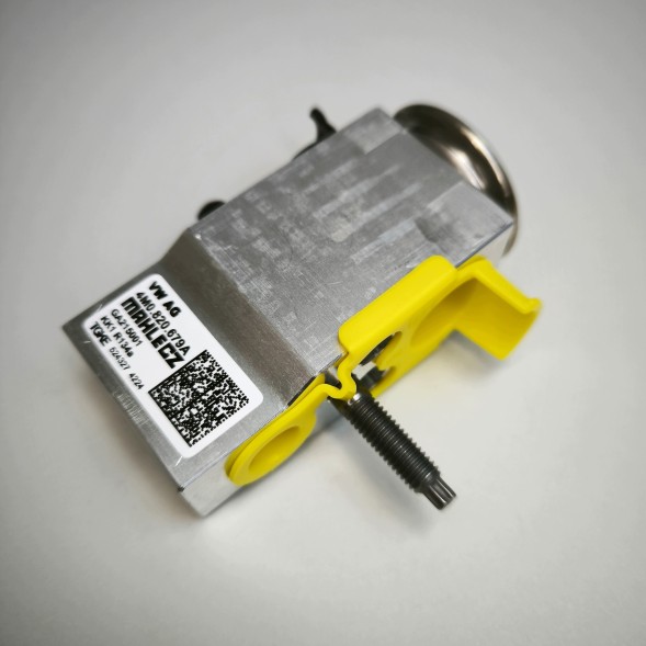 Audi OE 4M0820679A DG256003 4M0820679A -- Новий оригінальний розширювальний клапан Audi Q7 Q8 Touareg CR 17-27
