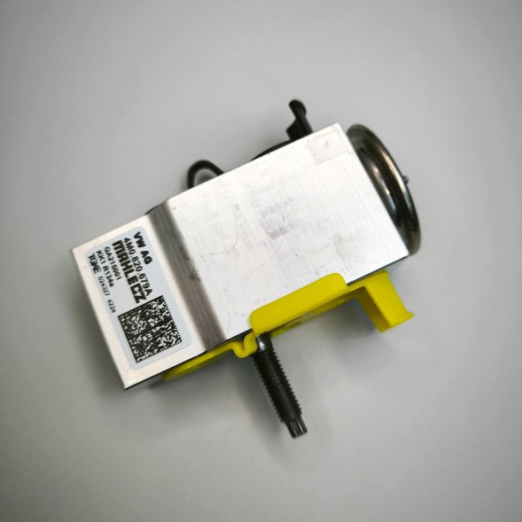 Audi OE 4M0820679A DG256003 4M0820679A -- Новий оригінальний розширювальний клапан Audi Q7 Q8 Touareg CR 17-27