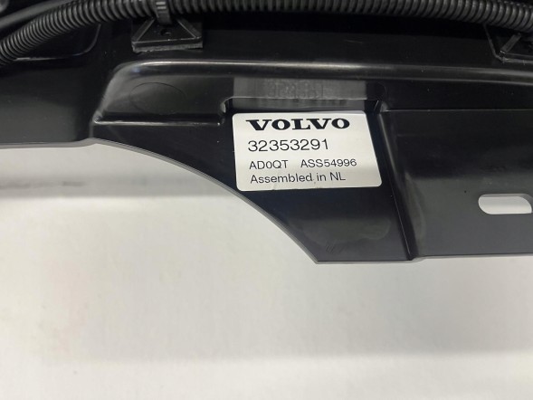 Volvo OE ? VOLVO V60 II КРИШКА ЗАДНЬОГО РЕМЕНЯ ЗАДНЬОЇ ЧАСТИНИ 32353291