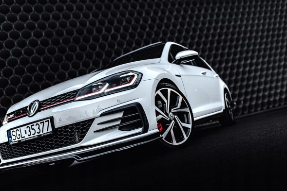 Китай Boczne Dokładki Progów GOLF 7,5 GTI Czarny Połysk Splittery Накладки на пороги чорні для Golf 7.5 GTI, задні