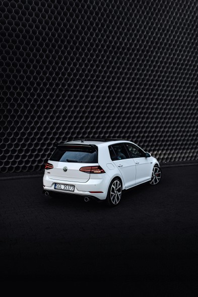 Китай Boczne Dokładki Progów GOLF 7,5 GTI Czarny Połysk Splittery Накладки на пороги чорні для Golf 7.5 GTI, задні