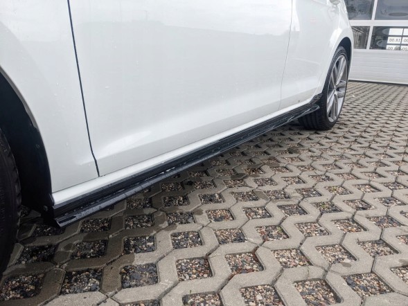 Китай Boczne Dokładki Progów GOLF 7,5 GTI Czarny Połysk Splittery Накладки на пороги чорні для Golf 7.5 GTI, задні