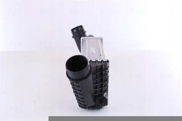 Nissens 96609 Охолоджувач повітря інтеркулер 96609 nissens