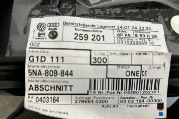 Volkswagen OE VW TIGUAN 2 5NA 16-24р задній правий поріг куточок крила 5NA809844