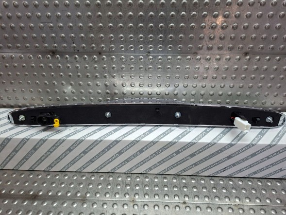 Fiat OE S26337904 ХРОМОВАНА НАКЛАДКА КЛАПАНА 0735516207 FIAT 500 2007-