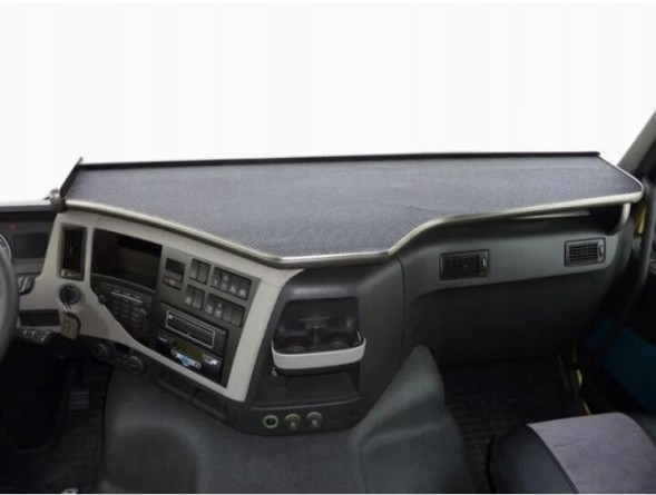 Китай PÓŁKA M26FM PÓŁKA ПОЛИЦЯ З ПРОТИСКЛИЗКИМ КИЛИМКОМ ДЛЯ VOLVO FM (2013-2020)
