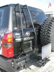 Fabryka4X4 DNG ДРАБИНА НА ЗАДНІ ДВЕРІ ДЛЯ NISSAN PATROL GU4 (2004-2009) - ДОВГА