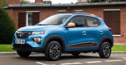 Dacia OE 823003816R НАДКОЛЕСО ПЕРЕДНЄ ПРАВЕ DACIA SPRING ОРИГІНАЛ