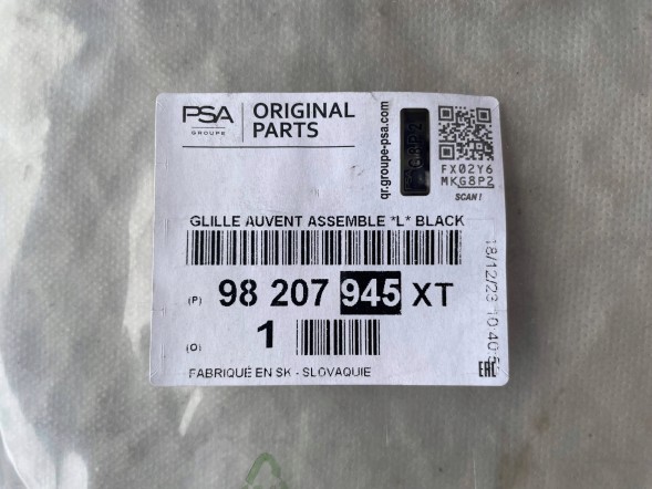 Peugeot OE 98207945XT 9830472380 MP7847 podszybie podszybia listwa ochronna szyby czołowej nakładka lewy lewa lewej lewego przodu przednia przedniego PEUGEOT 208 II 2008 II 2019- ПІДСКЛО ЛІВЕ LH ПЕРЕДНЄ