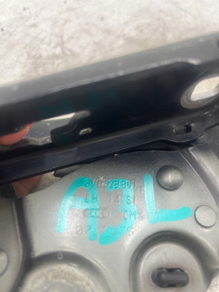 Audi OE 8V0823301F 8V0823823F ROZ ЗАВІСА КАПОТА ЛІВА ПІРОТЕХНІЧНА 8V0823301 8V0823823F AUDI A3 8V 17Р