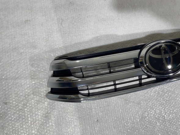 Toyota OE 53111-0K720 531110K720 5314171010 531270K260, 161031, 531110K720, 5314171010, 640ATH161031 Решітка радіатора передня Toyota Hilux VIII 531110K720