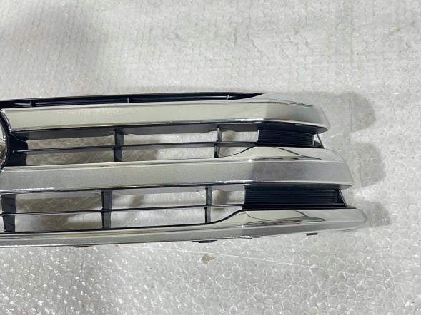 Toyota OE 53111-0K720 531110K720 5314171010 531270K260, 161031, 531110K720, 5314171010, 640ATH161031 Решітка радіатора передня Toyota Hilux VIII 531110K720