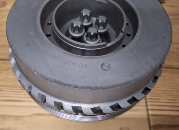 BMW OE 11238671950 8671950 BMW МІНІ РЕМІННЕ КОЛЕСО ВАЛА F40 F44 F54 F60 F49 LCI ГЛУШНИК ДРГАНЬ