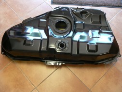 Polcar 8114ZP-1PGP Паливний бак bak toyota corolla e12 + гумова трубка для заливки палива
