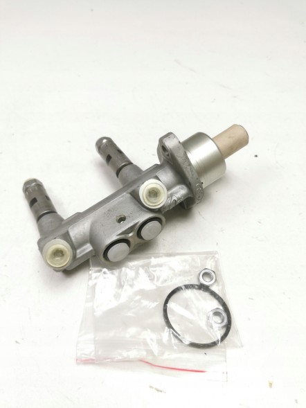Ford OE Гальмівний насос Ford Fiesta MK4 OE 1106629