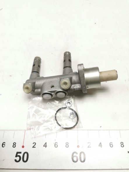 Ford OE Гальмівний насос Ford Fiesta MK4 OE 1106629