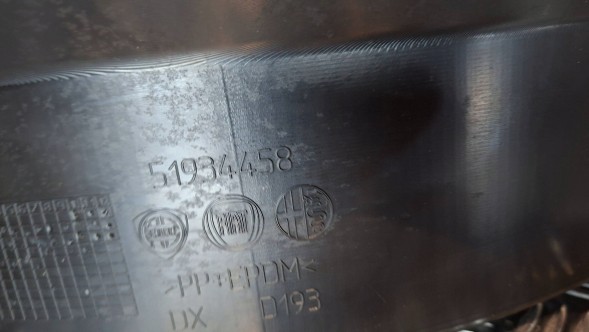 Fiat OE S26312264 ПІДКРИЛОК ПРАВИЙ ПЕРЕДНІЙ 51934458 FIAT 500S SPORT 2013-