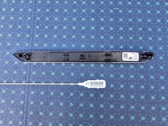 BMW OE LISTWA OZDOBNA PROGOWA TYŁ PRAWA M PAKIET BMW G07 G09 8072244 PODŚWIETLANA QUALI23.10.25 НАКЛАДКА ДЕКОРАТИВНА ПОРОГА ЗАДНЯ ПРАВА M ПАКЕТ BMW G07 G09 8072244 З ПІДСВІТКОЮ