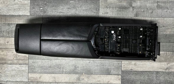 Maserati OE 105088372C Тунель центральний підлокітник для зберігання Maserati Quattroporte GTS 2013-