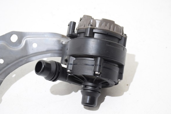BMW OE 6834936 8838951 BMW Bmw x7 g07 40ix 30dx m50dx насос водяного насоса циркуляційної охолоджуючої рідини