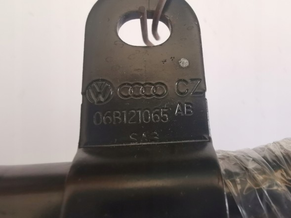 Volkswagen OE 06B 121 065 AB ТРУБА ДЛЯ ВОДИ AUDI A4 B6, SEAT EXEO 1,6 БЕНЗИН 75 кВт 06B121065AB