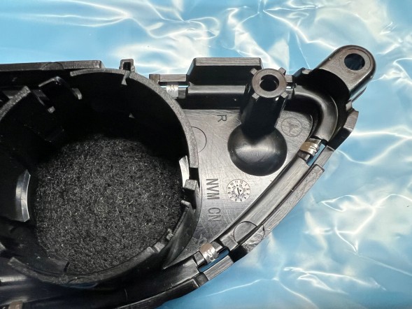 Mercedes-Benz OE NOWA ORYGINALNA OSŁONA GŁOŚNIKA DRZWI PRAWY TYŁ MERCEDES CLS A2577305402 НОВИЙ ОРИГІНАЛЬНИЙ ЧОХОЛ ДВЕРНОГО ДИНАМІКА ПРАВА ЗАДНЯ ЧАСТИНА MERCEDES CLS A2577305402