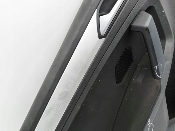 Volkswagen OE 5NA86721L Volkswagen Tiguan 2020 Ліва сторона Бочки / Обшивка задніх дверей