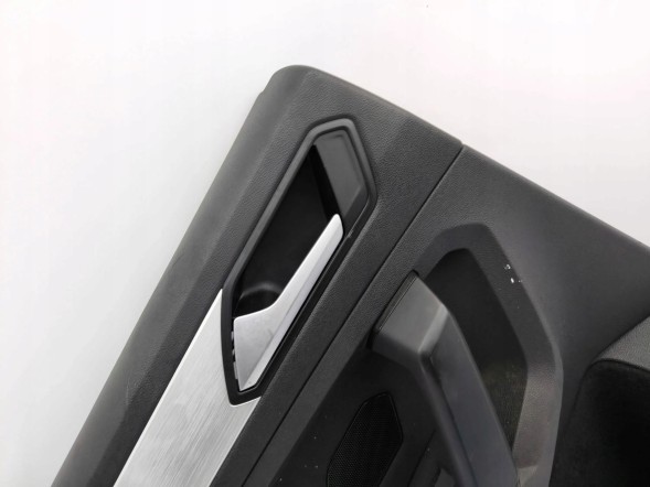 Volkswagen OE 5NA86721L Volkswagen Tiguan 2020 Ліва сторона Бочки / Обшивка задніх дверей