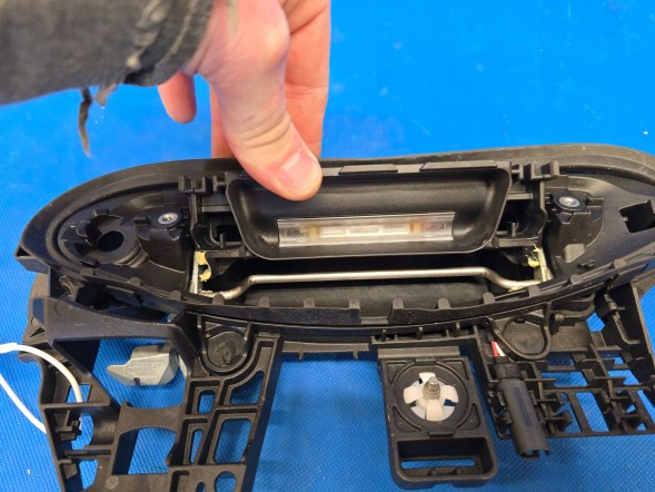 BMW OE DWZ9012 РУЧКА ДВЕРЕЙ ПРАВА ЗАДНЯ BMW 5 G60 G61 M5 G90 G99 5A69062 НОВА