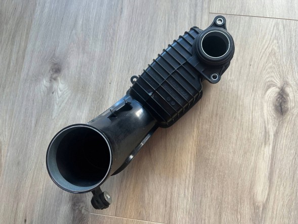 Volvo OE 31319692 MAHLE OE VOLVO V40 XC60 S60 V60 1.5 2.0 Бензин Трубка резонатора повітря MAHLE OE