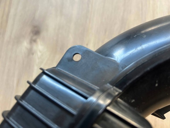 Volvo OE 31319692 MAHLE OE VOLVO V40 XC60 S60 V60 1.5 2.0 Бензин Трубка резонатора повітря MAHLE OE
