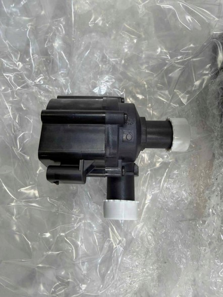 Audi OE 5Q0965561B Водяний насос webasto 5q0965561b audi seat skoda vw